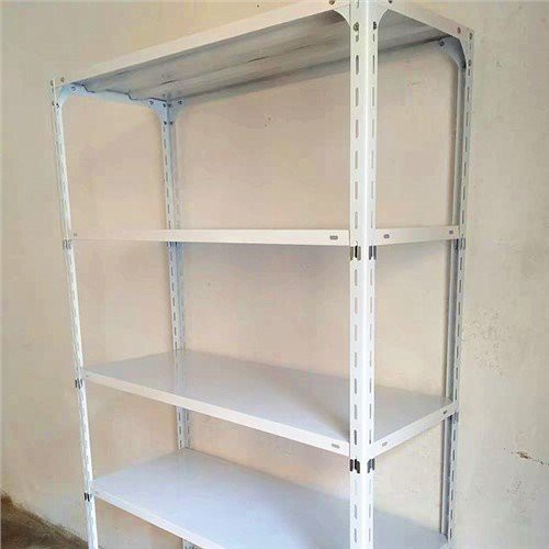 מתלה זווית מחוררת