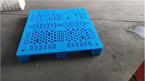 משטחי פלסטיק הניתנים לערימה